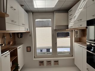 Küche mit Ausgang zum großen Balkon